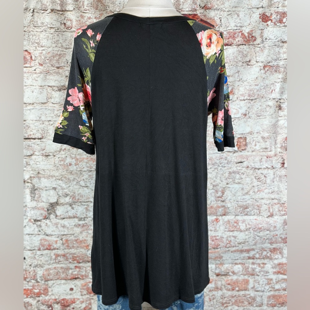 First Look Floral Tee - Picture 7 of 9